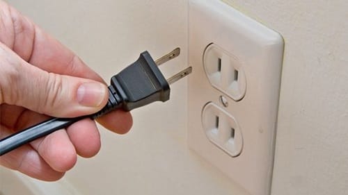 Kiểm tra phích cắm khi Tivi Samsung không lên hình Kiểm tra phích cắm khi Tivi Samsung không lên hình